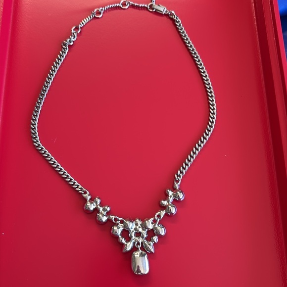 GIVENCHY Necklace, Excellent Condition, this piece is STUNNING. - Picture 4 of 4